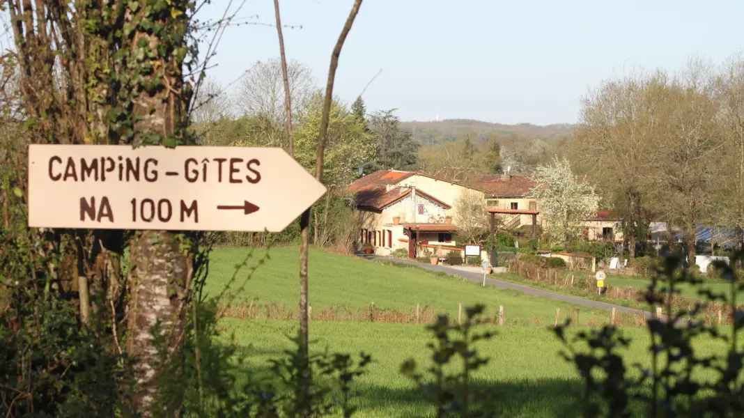 EN CAMPAGNE (CAMPING & GÎTES)