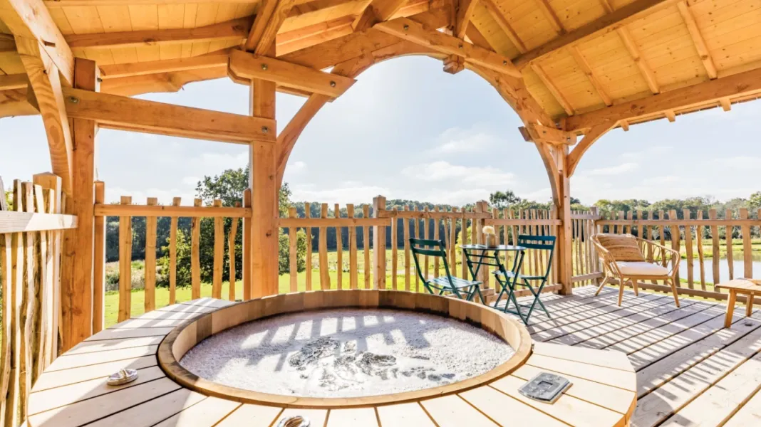 DIHAN - HÔTEL DE CABANES