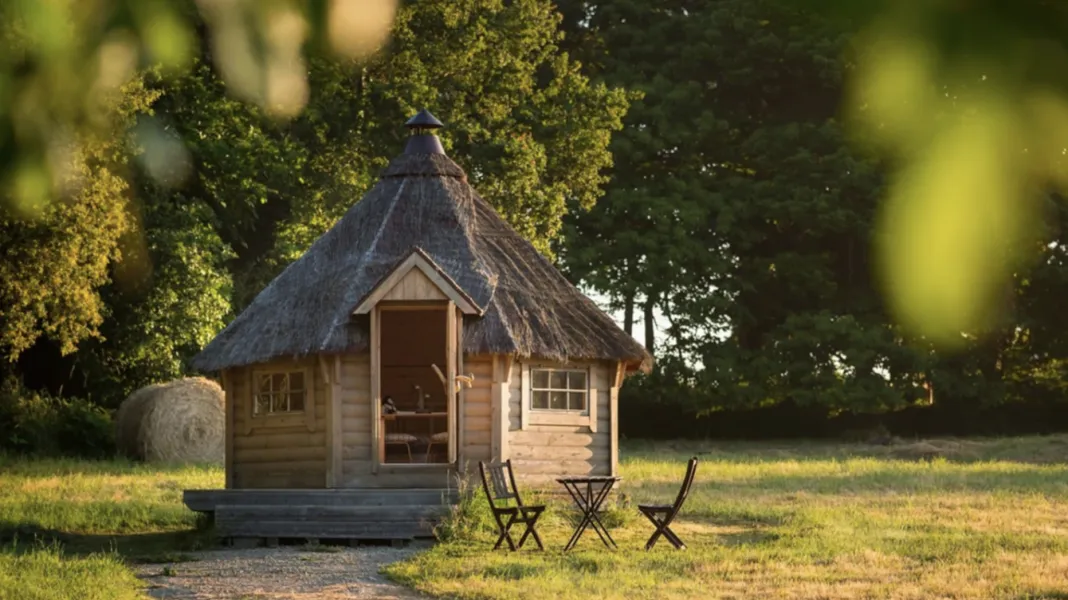DIHAN - HÔTEL DE CABANES